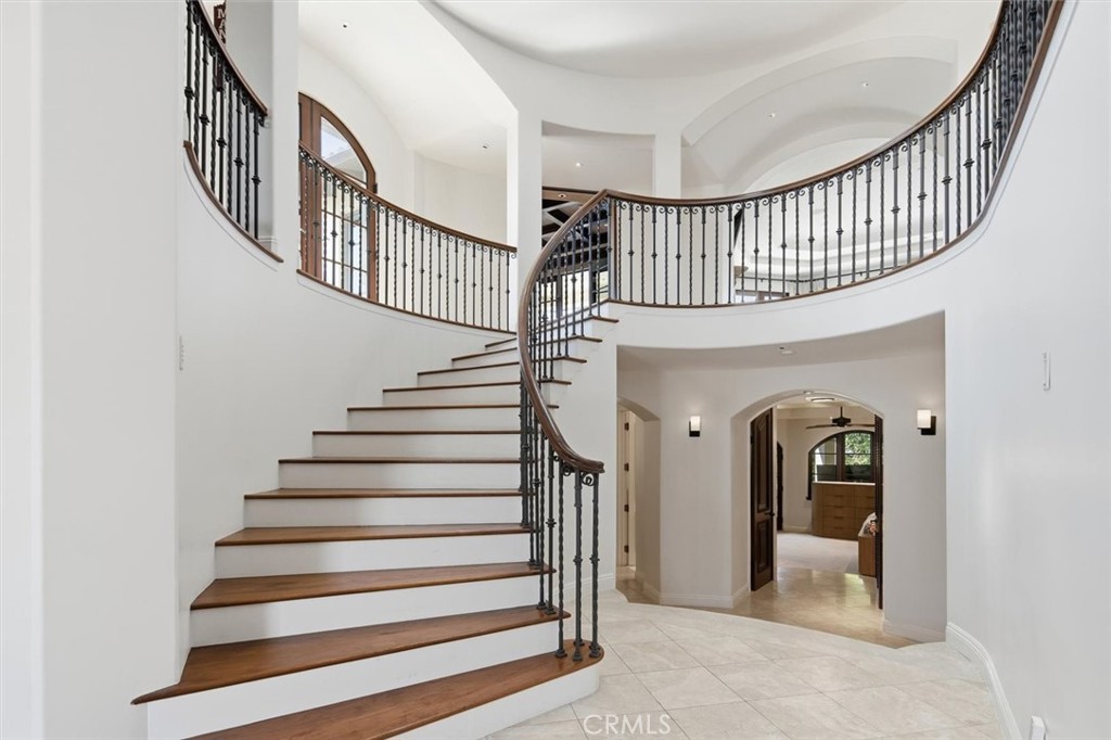 109 S Poinsettia Avenue