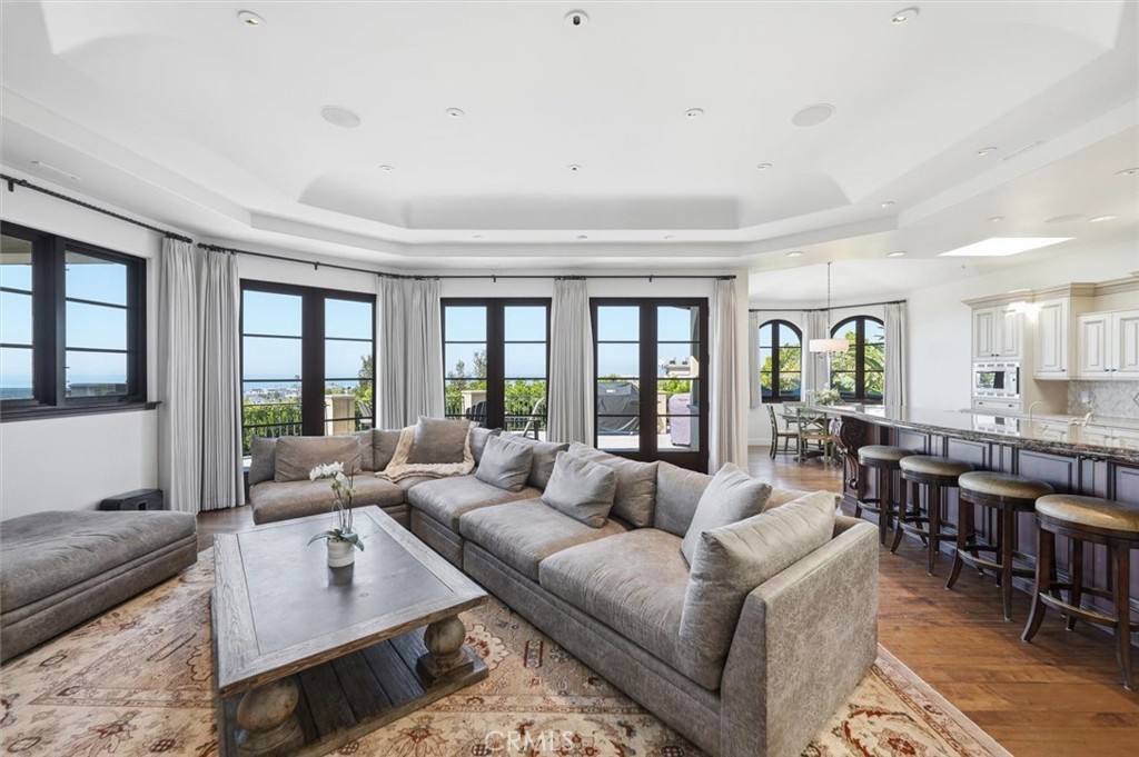 109 S Poinsettia Avenue