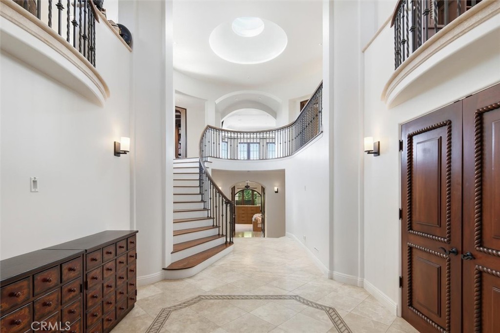 109 S Poinsettia Avenue