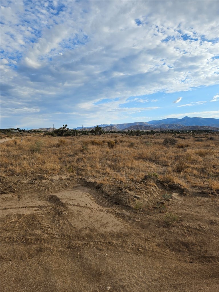 Build Your Dream in Phelan, CA! Imagine living on your very own 10 acre lot, already clean and ready for your manufactured home or custom-built house. Just one block from paved Phelan Road and with utilities nearby, this property combines convenience and the freedom of open space! Located only 5 minutes to Hwy 138 and 10 minutes to FWY 15. Located in Snowline School District and close to nearby shopping center of City Of Phelan. you’ll enjoy quick trips to local schools, restaurants, and shopping while still experiencing the peaceful charm of High Desert. Opportunities like this don’t come often. Don’t miss your chance to own land in the beautiful city of Phelan, CA!