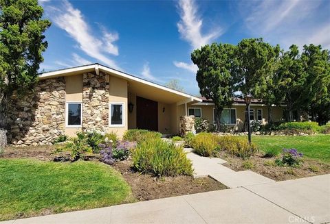 Photo of 18931 Mayall Street, Northridge, CA 91324 (MLS # SR26115493)