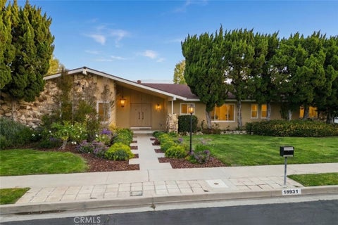 Photo of 18931 Mayall Street, Northridge, CA 91324 (MLS # SR26115493)