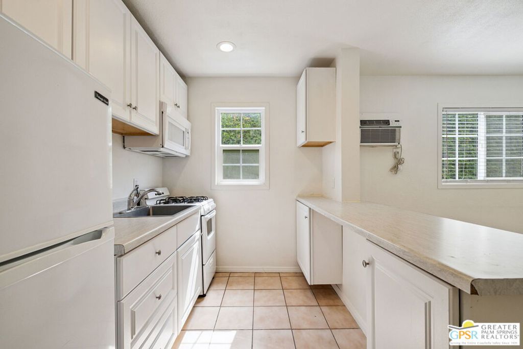 Tahquitz River Estates - Residential Lease