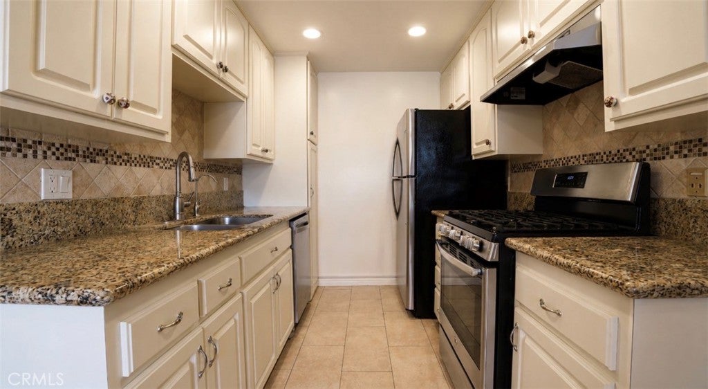 601 E Orange Grove AVE 103, Burbank CA 91501