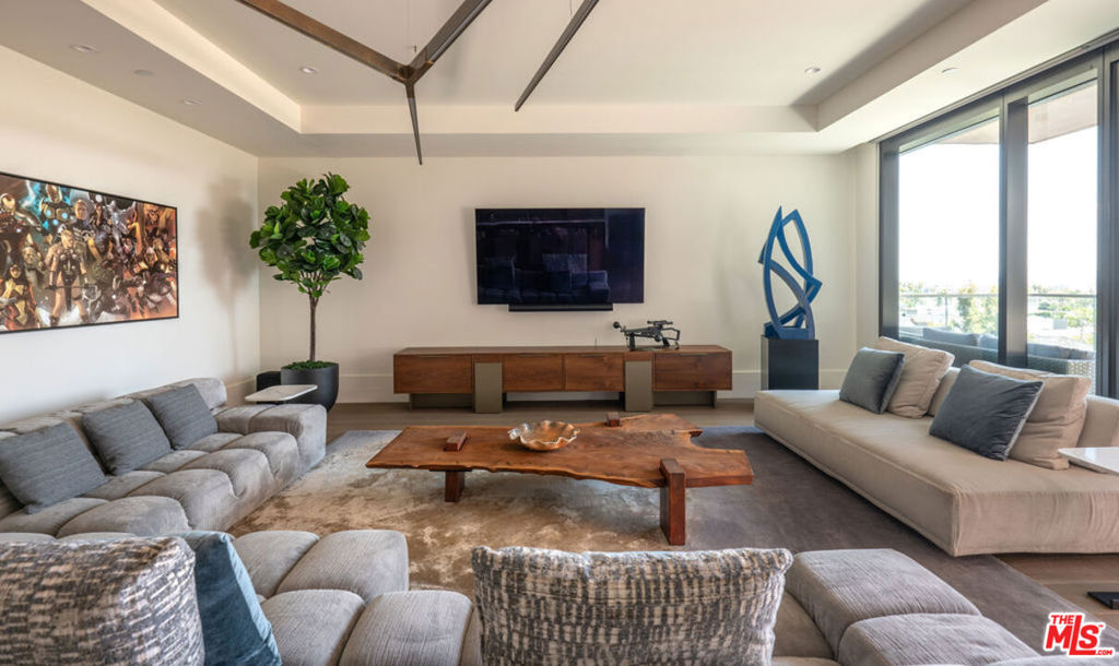 8420 W Sunset Boulevard 602