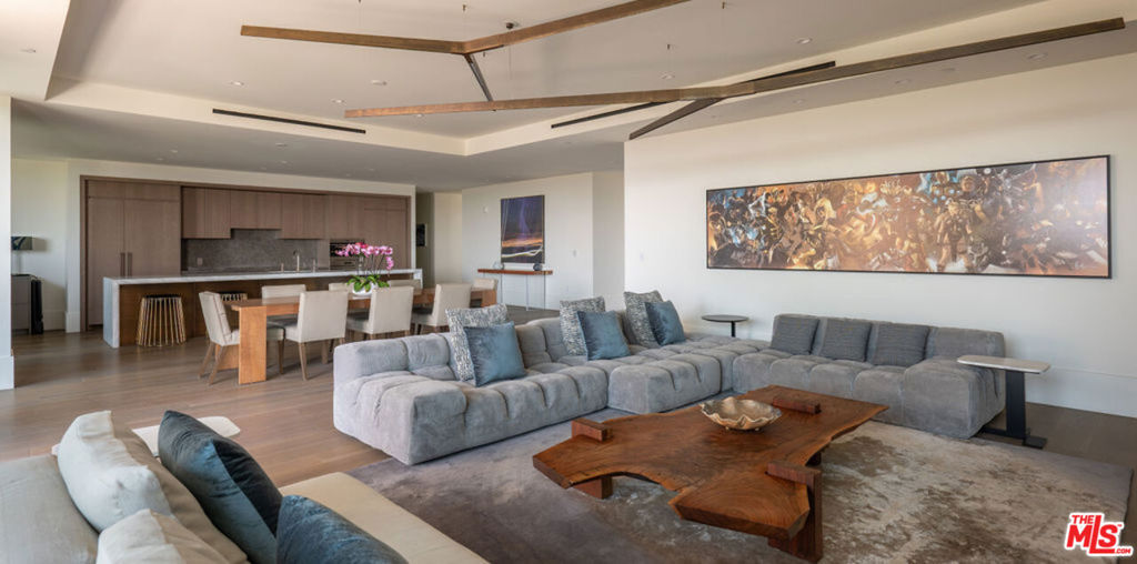 8420 W Sunset Boulevard 602
