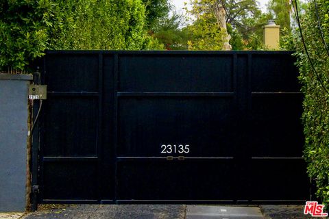 Photo of 23135 Dolorosa Street, Woodland Hills, CA 91367 (MLS # 25617871)