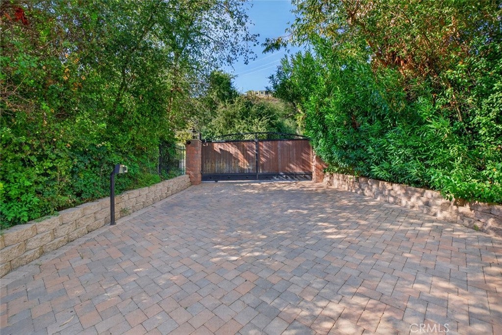 2311 Stonyvale