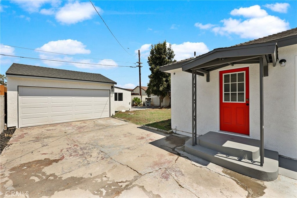 637 E 121st Place