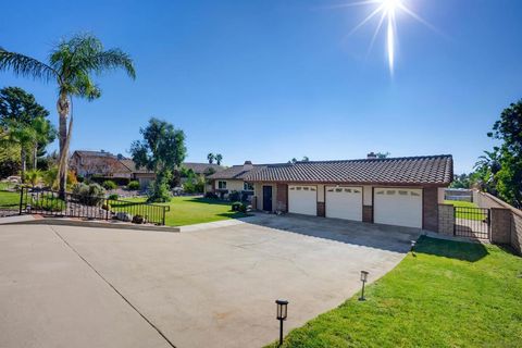 Photo of 10365 Hidden Farm Rd Rd, Rancho Cucamonga, CA 91737 (MLS # 250045280SD)