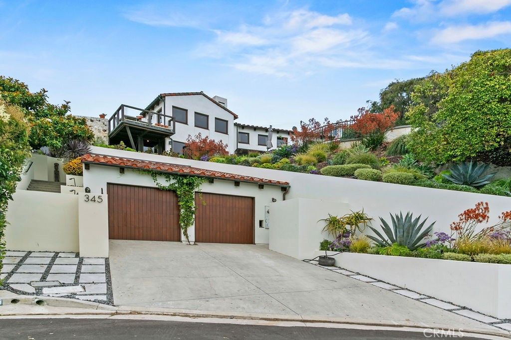 Photo of 345 EMERALD BAY, Laguna Beach, CA 92651 (MLS # LG25183903)
