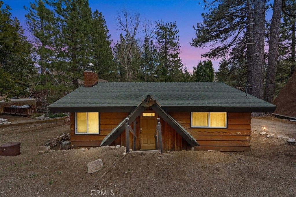 Photo of 731 YUKON RD Dr, Green Valley Lake, CA 92341 (MLS # SW26034289)