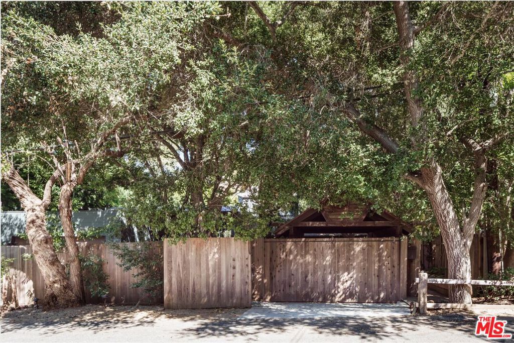 Properties 3 2056 Oakstone