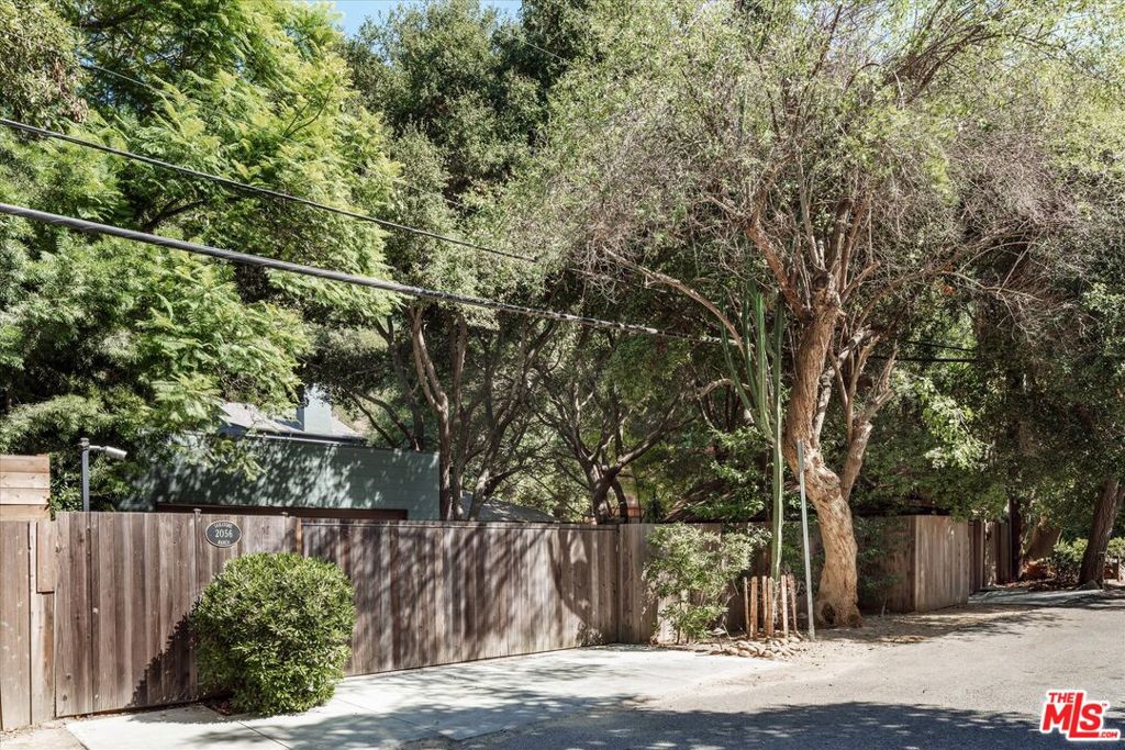 Properties 4 2056 Oakstone