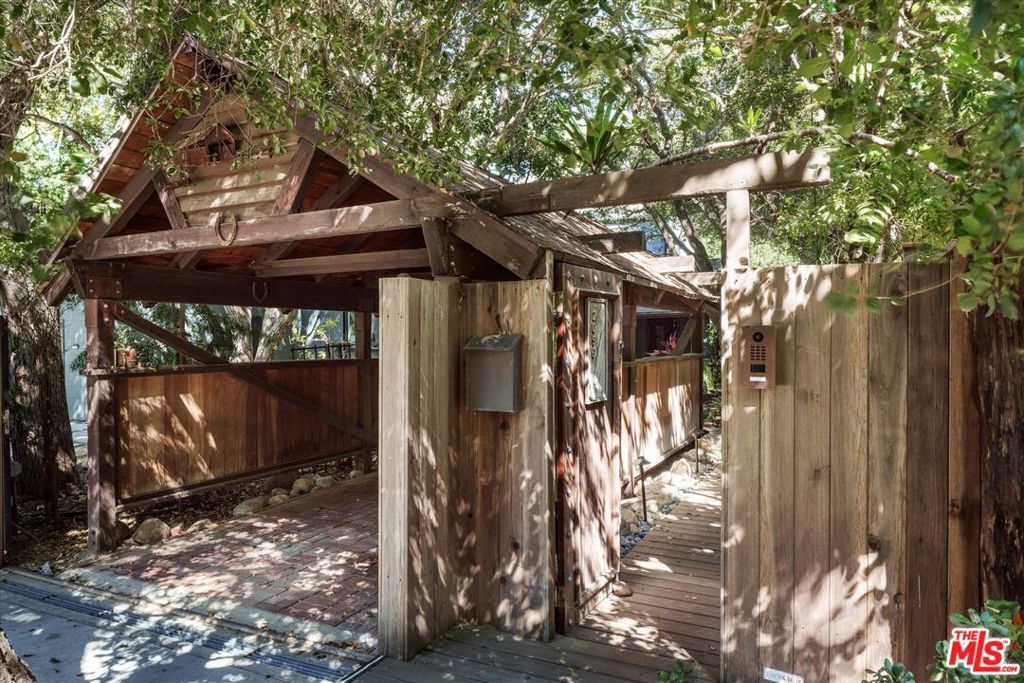 Photo of 2056 Oakstone Way, Los Angeles, CA 90046 (MLS # 25594731)