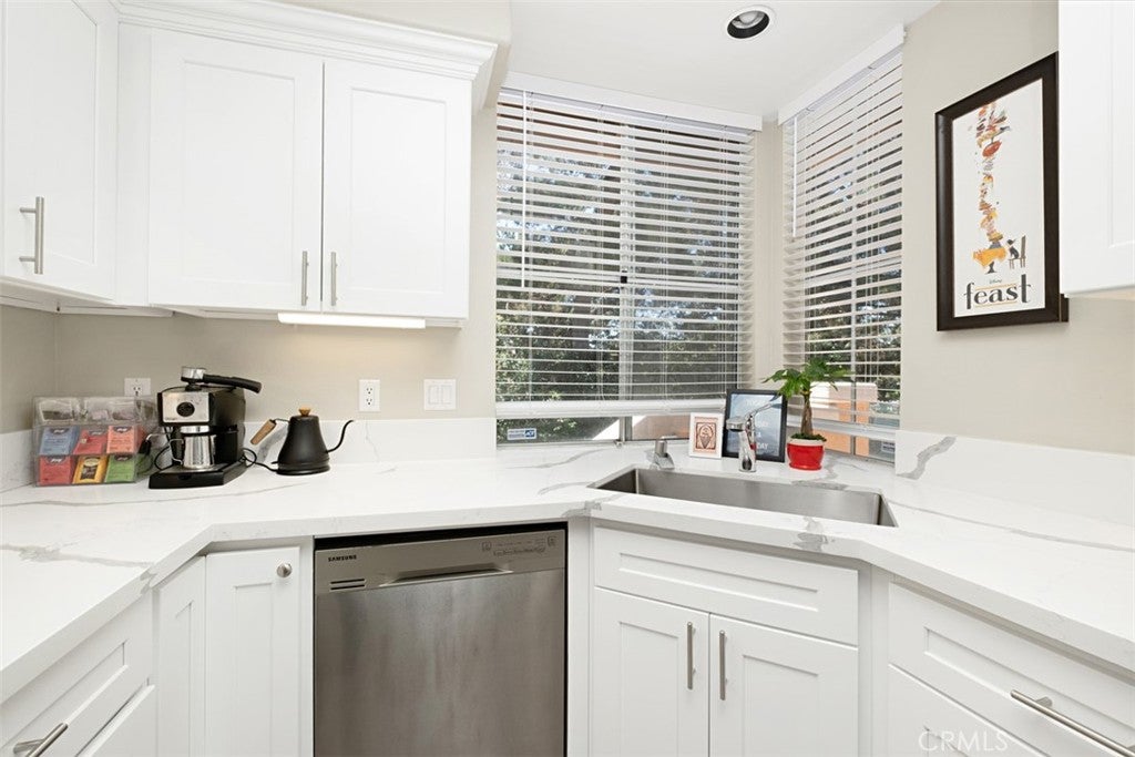 709 Solvay Aisle, Irvine CA 92606 - Photo 8