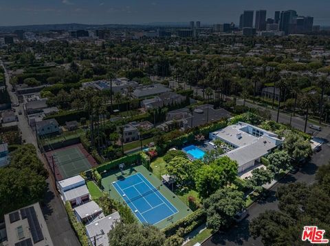 Photo of 624 N Beverly Drive, Beverly Hills, CA 90210 (MLS # 26640581)