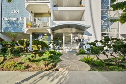 Photo of 2101 E 2nd St St #305, Long Beach, CA 90803 (MLS # PW26016919)