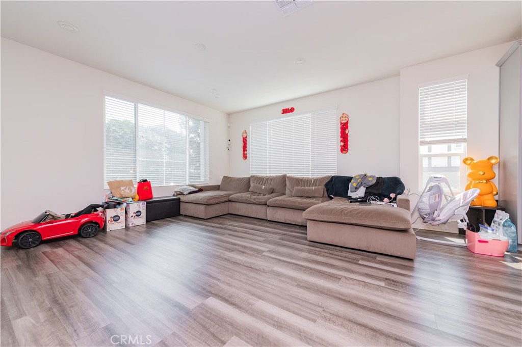 1530 W Cameron Ave