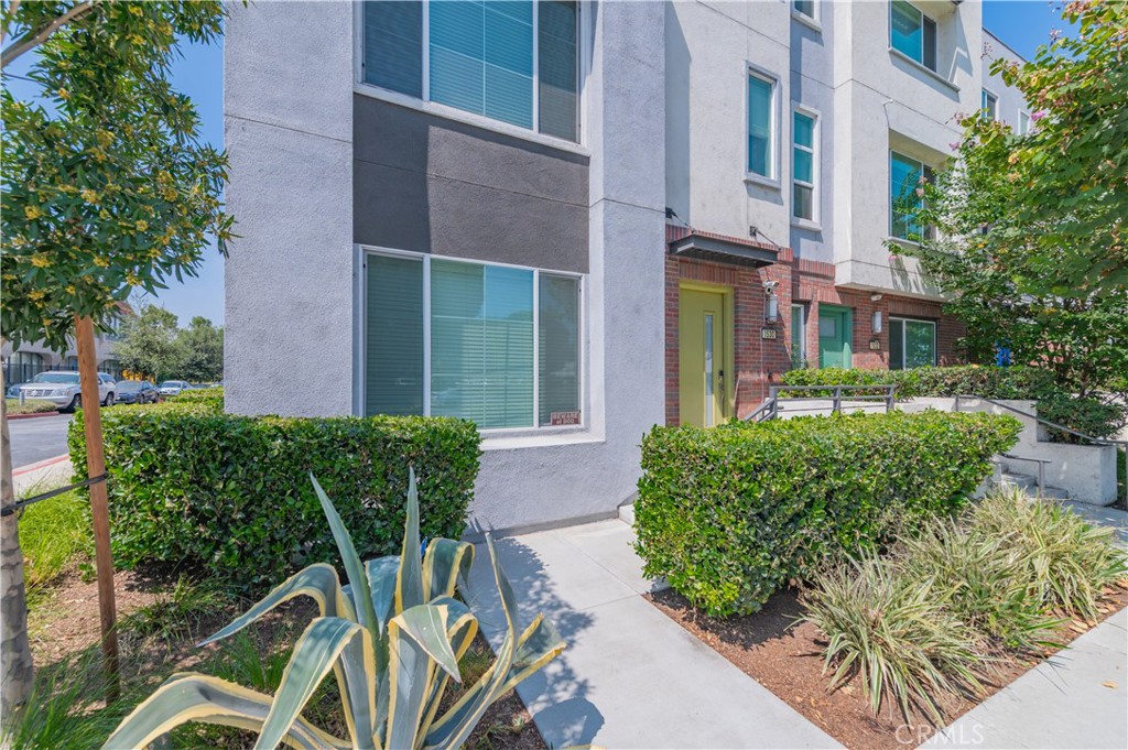 1530 W Cameron Ave