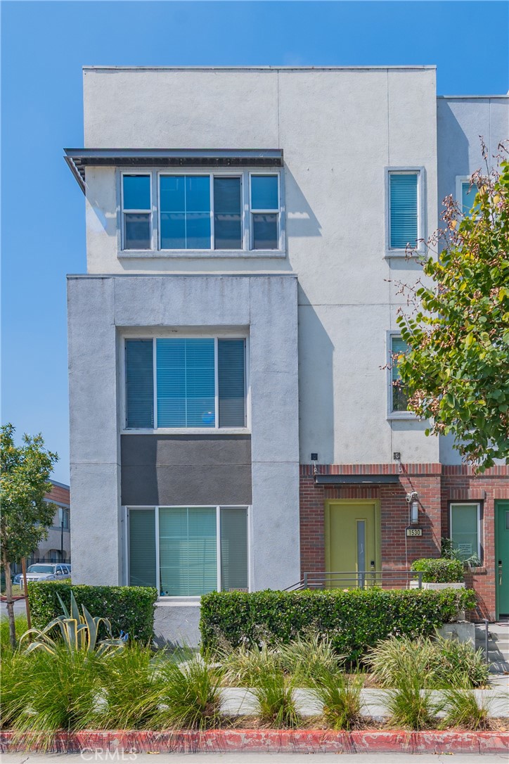 A MUST SEE** Corner Unit!!! 4 bedrooms, 3.5 bathrooms, a suite on the first floor. There are plenty of upgrades, gray shaker cabinets, white quartz countertops, subway backsplash, neutral carpet, tile, and EVP. Located in the City of West Covina, with easy access to the greater Los Angeles employment centers and within walking distance to a myriad of shopping, dining, and entertainment opportunities. Energy-efficient features help you live a healthier and quieter lifestyle while saving thousands on energy bills. The bedrooms are very quiet on the third floor.