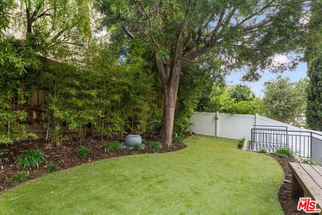 Photo of 11734 Sunshine Terrace, Studio City, CA 91604 (MLS # 26827995)