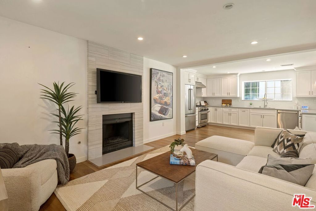 Photo of 11734 Sunshine Terrace, Studio City, CA 91604 (MLS # 26827995)