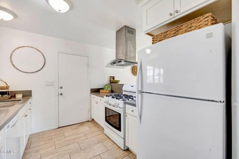 Tiny photo for 296 S Brookshire Avenue, Ventura, CA 93003 (MLS # V1-37313)