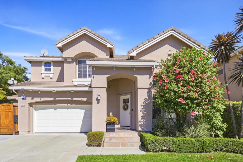 1044 Woodvale Court