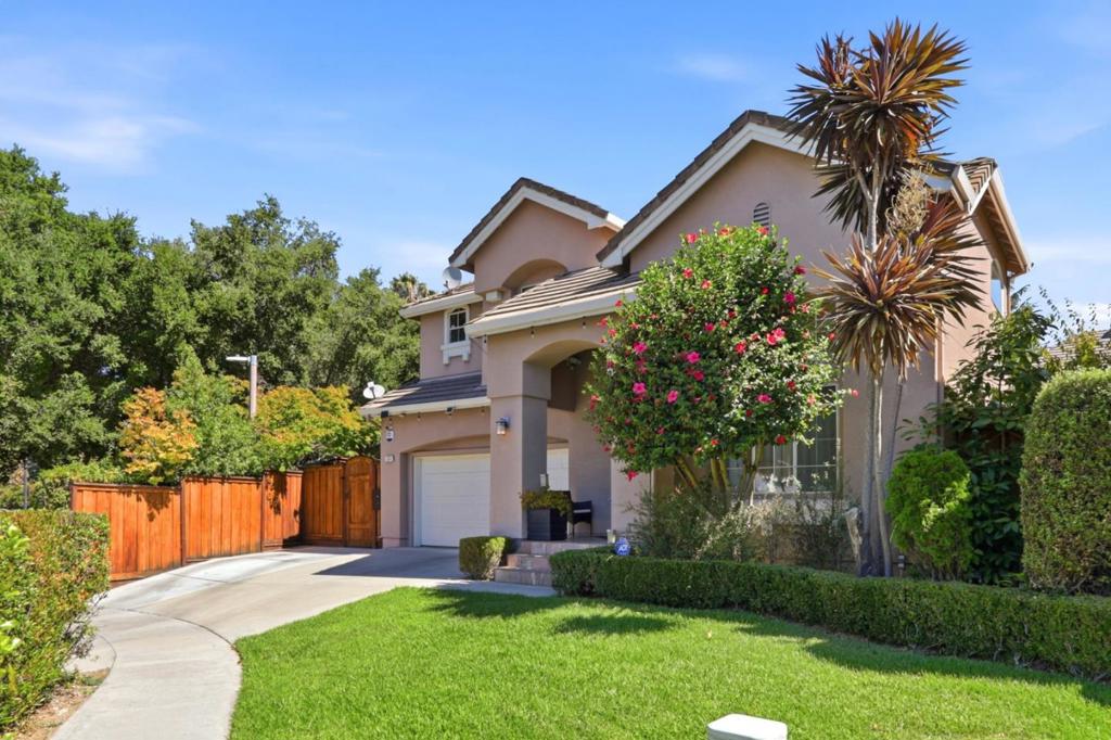 1044 Woodvale Court