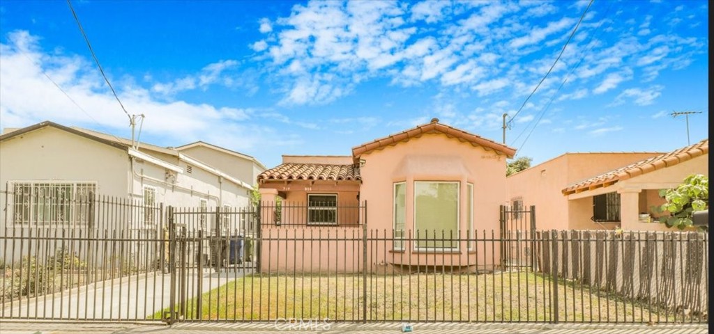 Welcome to 914 W 71st Street — a classic 1937 Los Angeles home that blends timeless character with modern potential. This 2-bedroom, 1-bath single-family residence offers 1,062 square feet of living space on a spacious lot, making it a great fit for first-time homebuyers, growing households, or investors looking for their next opportunity.
Inside, you’ll find original details and a layout that feels both functional and inviting — ideal for cozy nights in or casual gatherings. The natural light, comfortable flow, and vintage charm make this home move-in ready with room to add your personal touch.
For those with vision this LARD1.5 property/lot offers promising upside. With a generous backyard and alley access, there's potential to build an Accessory Dwelling Unit (ADU), adding value through additional living space or rental income*. Whether you're dreaming of a private guest house, home office, or investment property, the possibilities are worth exploring.
Conveniently located near schools, parks, public transportation, and just minutes from the SoFi Stadium district and major freeways, this home offers both immediate comfort and long-term opportunity.
Whether you’re looking for a warm place to call home or a property with income potential, 914 W 71st Street is a smart and versatile choice.
*Buyer to verify all building and zoning possibilities with the City of Los Angeles.
