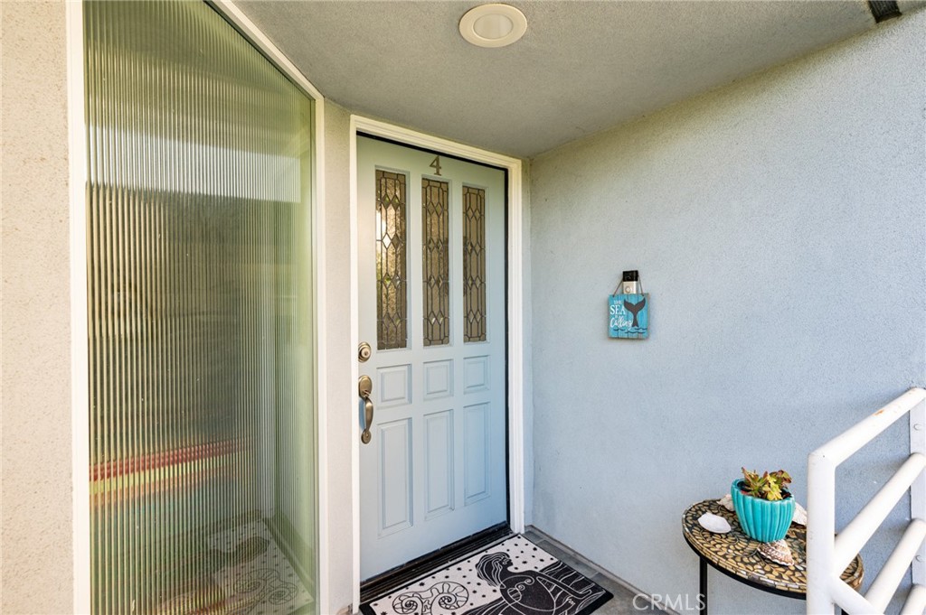 718 W 37th Street 4
