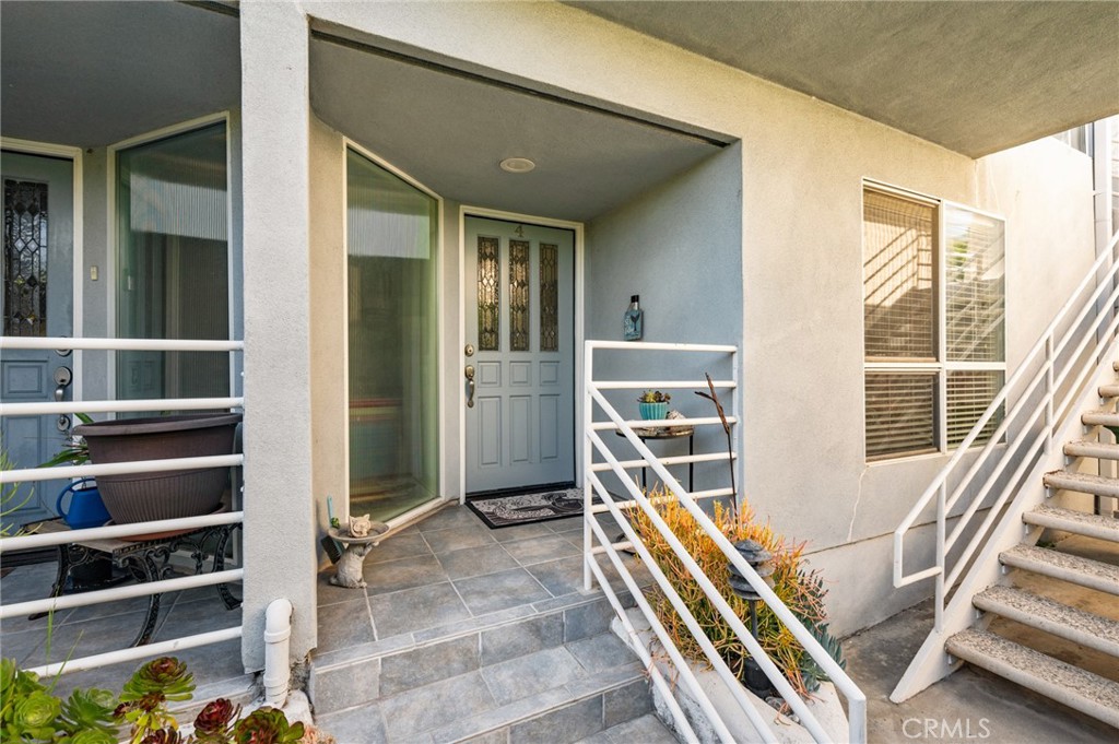 718 W 37th Street 4