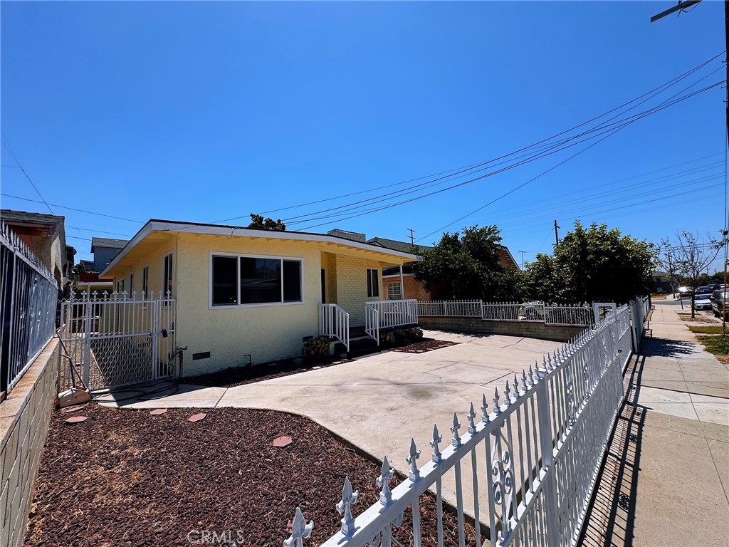 1160 Camulos Street