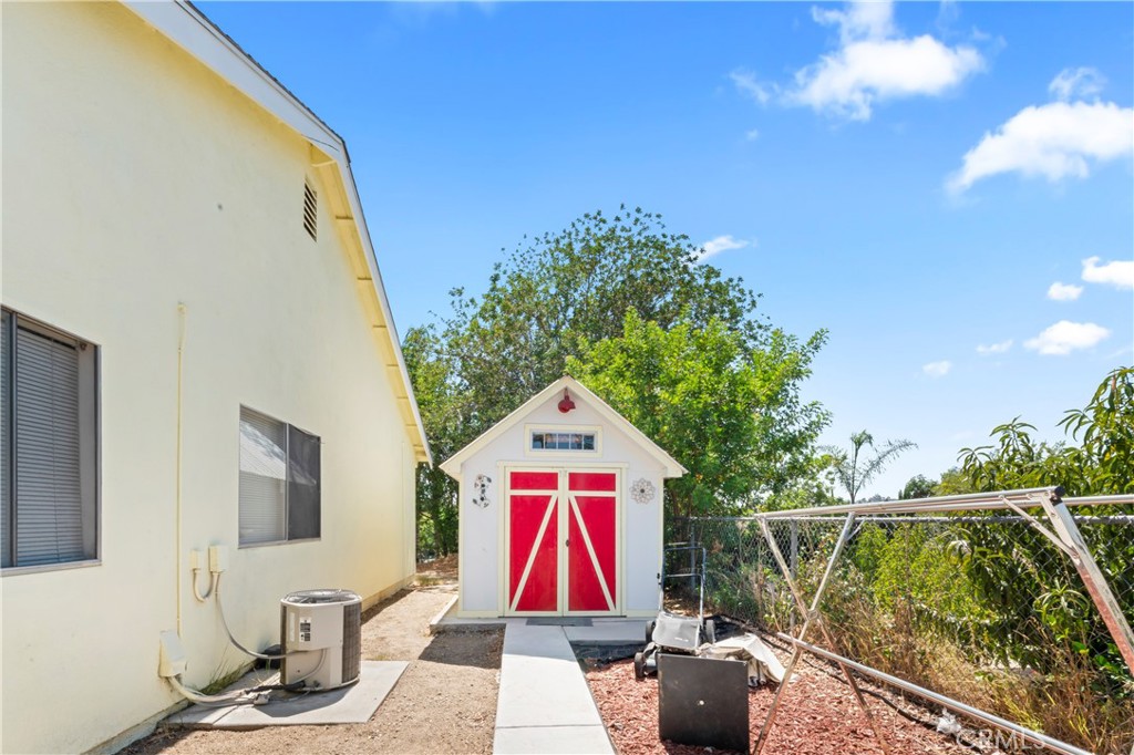 6105 Promontory Lane