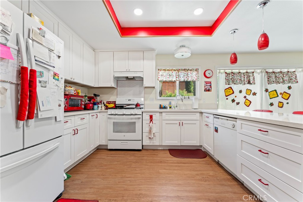 6105 Promontory Lane