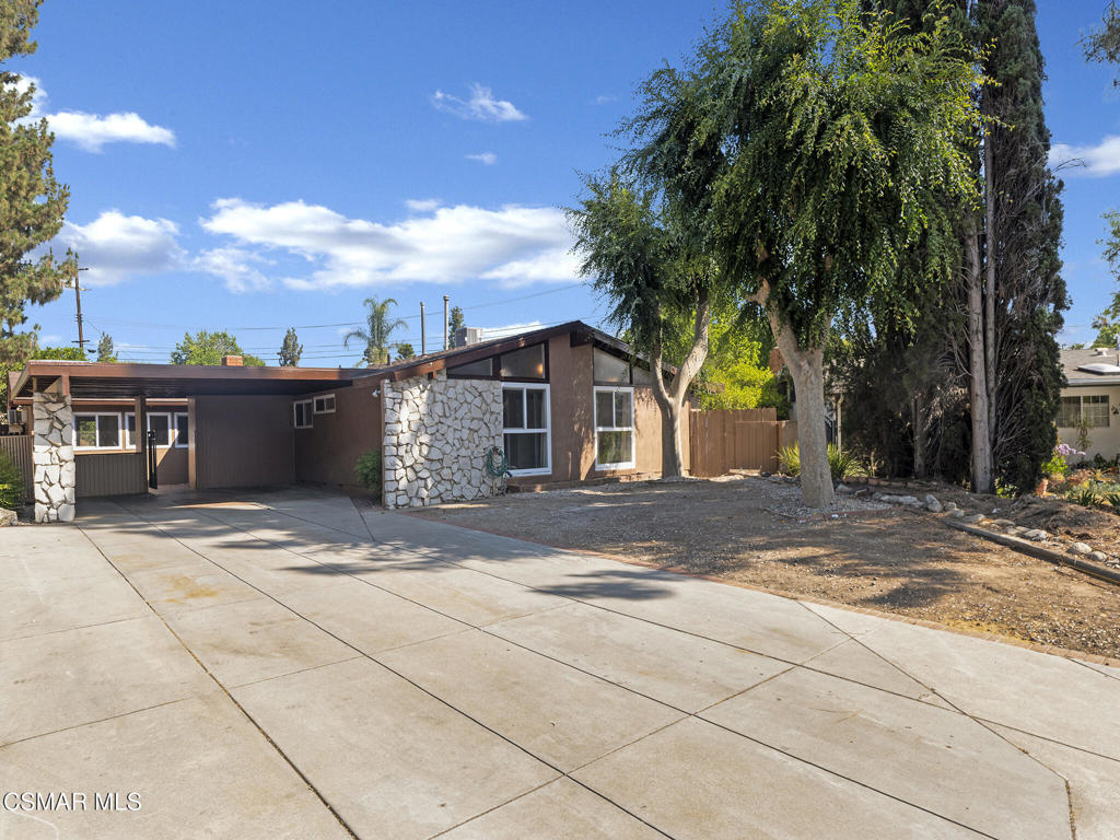 17531 Lemarsh Street