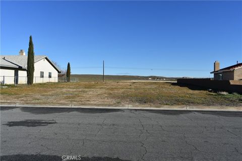 Photo of 15224 Tournament Drive Dr, Helendale, CA 92342 (MLS # HD26035386)