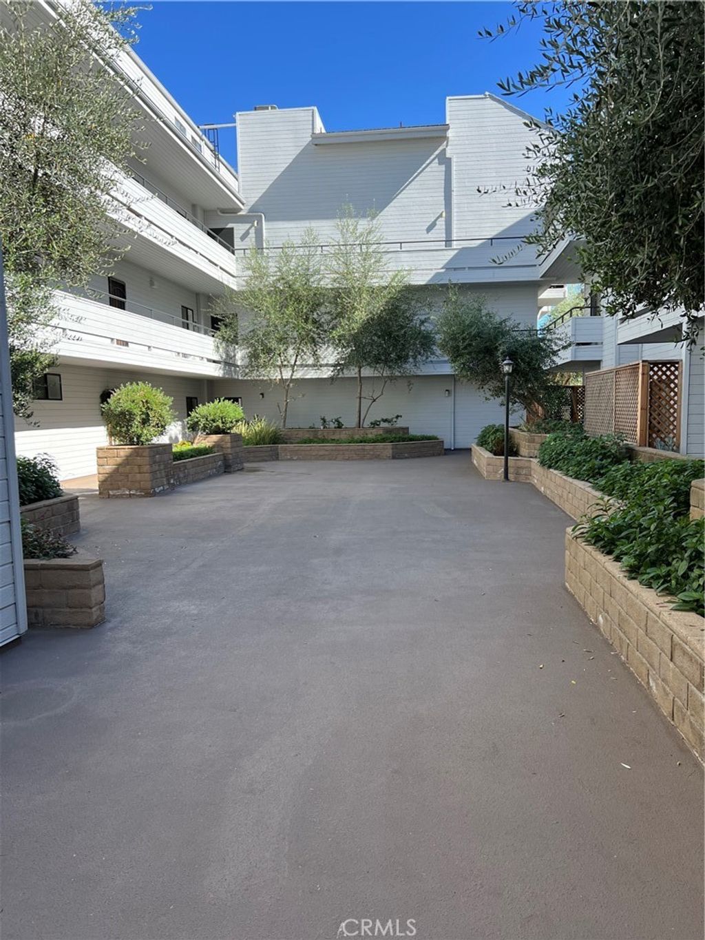Photo of 13331 Moorpark Street #110, Sherman Oaks, CA 91423 (MLS # DW25250621)