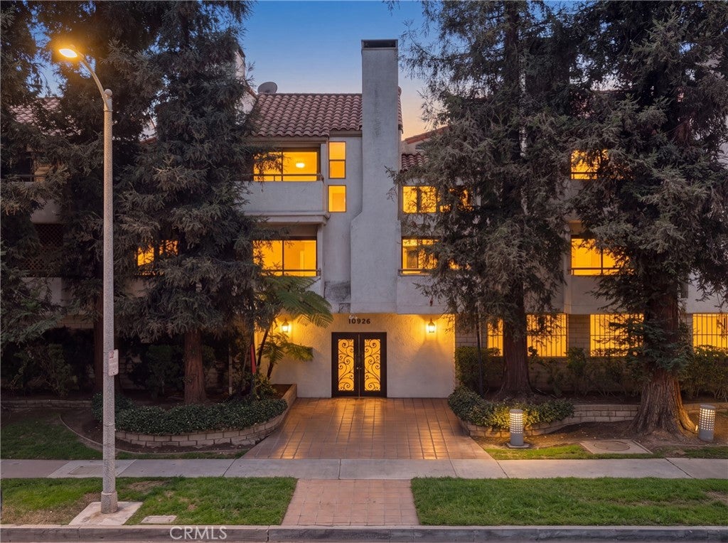 10926 Bluffside Drive 35, Studio City CA 91604
