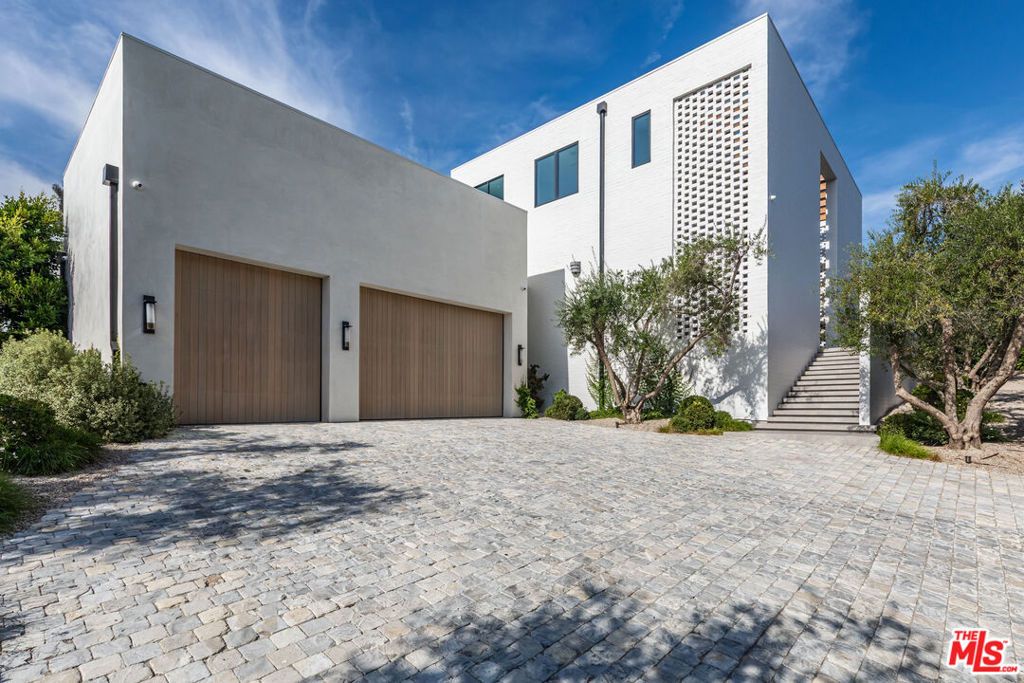 Photo of 1307 N Doheny Drive, Los Angeles, CA 90069 (MLS # 25619983)