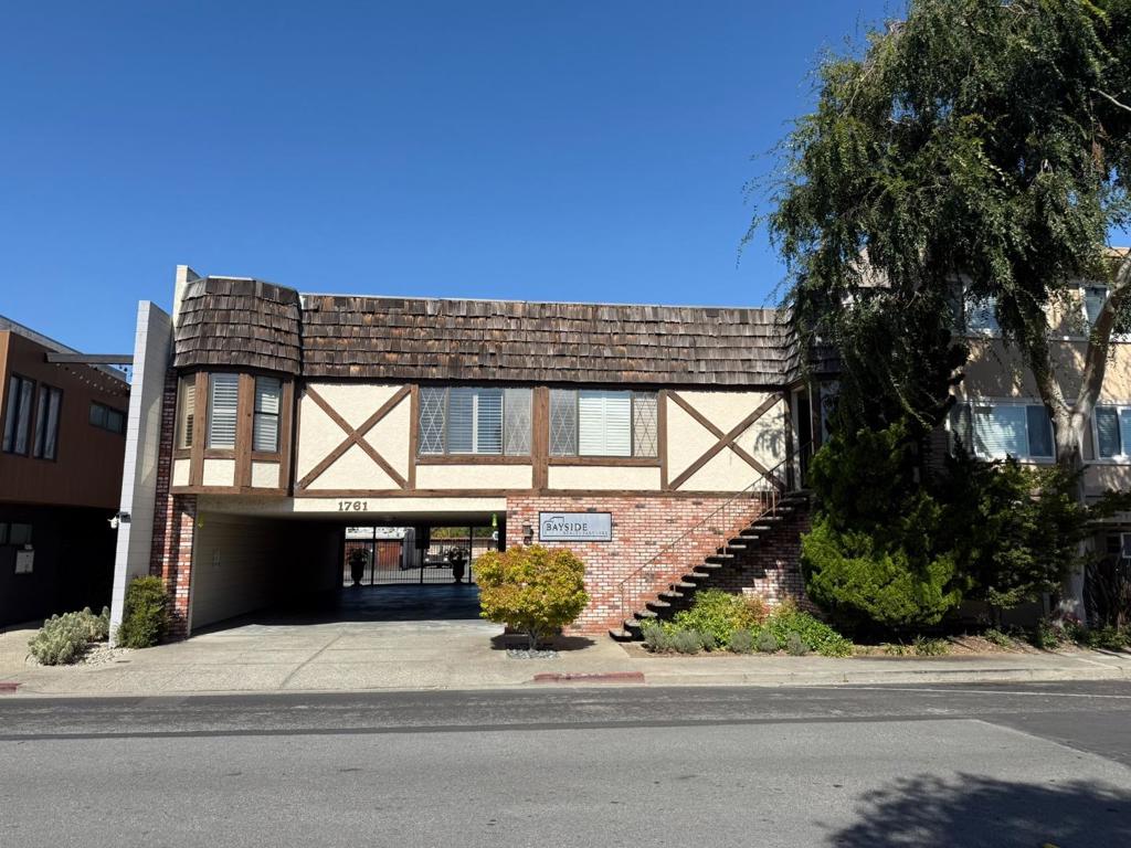 For Lease, Sale or JV. Call listing broker. Permitted: Office Business Professional, Medical Dental Office, General Personal Service, Multi-Unit Residential, Family Child Care, Day Care, Adult Day Care, Trade School, Community Assembly, Church, Instructional, Private School w CUP, Grooming or Pet Store, Veterinary w CUP, Restaurant, Bar w CUP, Hotel, Convenience or Grocery, Retail. MU-SB-100: Mixed-Use South Boulevard: Could go 60 ft or 5 stories with existing zoning codes, new state laws could potentially go higher depending on transit assessment. Building is 49 ft wide and 57 ft deep. There is an existing tenant, who has a right of first refusal on a sale, but has stated that they don't intend to exercise it, and an option to extend the lease 2 years past their 3/31/26 expiration, which they've stated they intend to exercise. For buyers, investors that want a leased investment, or a mixed use or residential development opportunity, with in place lease income, this is a positive scenario. As-Is sale. New roof. Current office layout interior has many private offices, conference rooms that could be used as into bedrooms. Buyer to inspect as desired.
