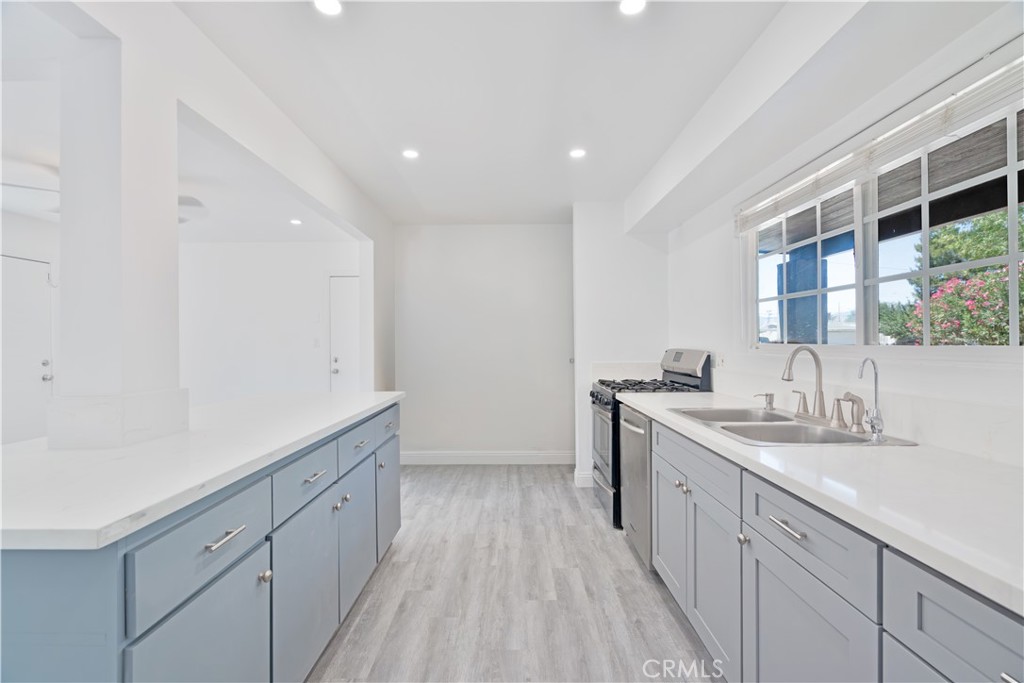 1039 W Avenue J14
