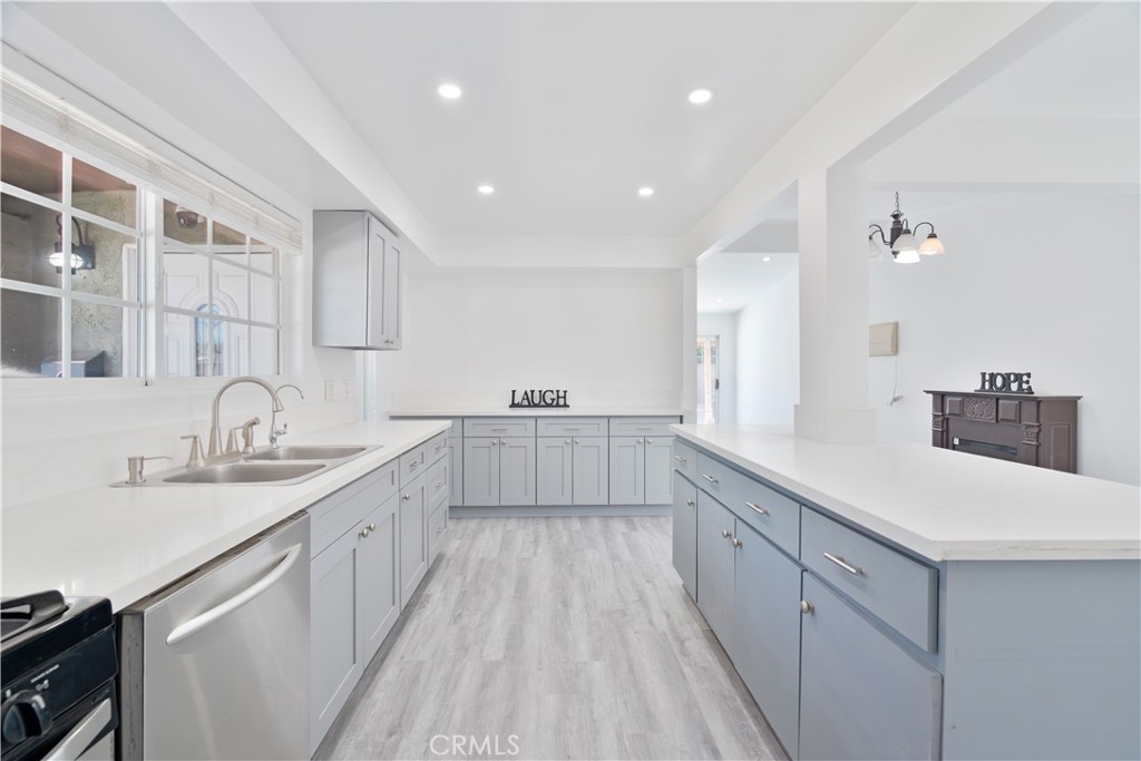 1039 W Avenue J14