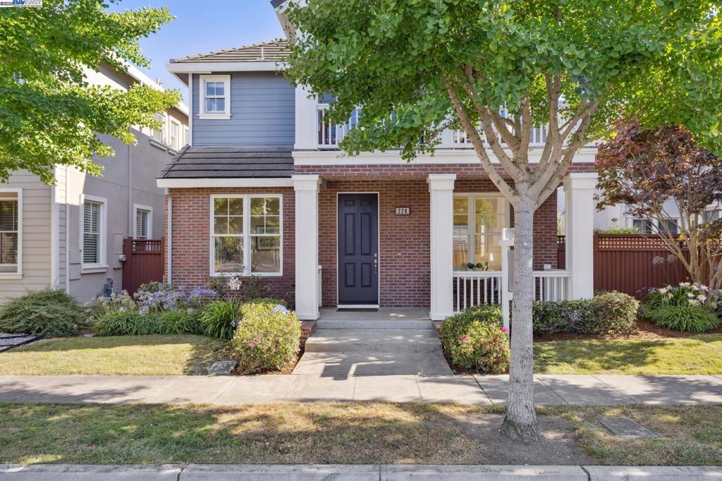 Welcome to this sought after Bayport Community! Built in 2007 this home features 3 bedroom, 2.5 baths with 2,000 Sq/ft of living area and open concept. Updated kitchen with large counter space, ample cabinetry and cozy breakfast nook. Fenced in back and courtyard for privacy and perfect for indoor/outdoor entertaining. All bedrooms are upstairs with spacious primary suite complete with spacious walk-in closet and a private deck balcony. 2 additional bedrooms joined by a jack and jill bath and a laundry room with plenty of cabinets. 2-car attached garage with interior access. Conveniently located to schools, Alameda Landing, enjoy a ride on the Water Taxi, Alameda Point, SF Ferry, Farmers' Market, Antique Faire, Spirits Alley, Bladium & more!