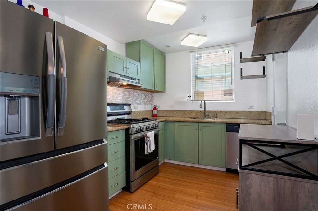 302 E 19th 3
