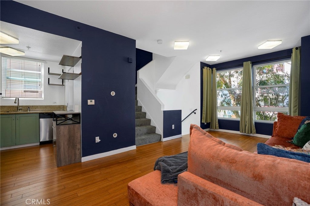 302 E 19th 3