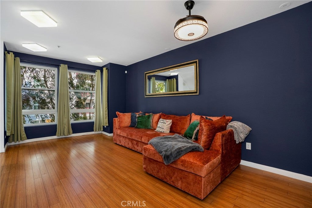 302 E 19th 3