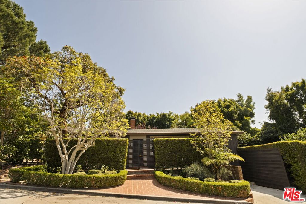 6424 Ivarene Avenue, Los Angeles CA 90068