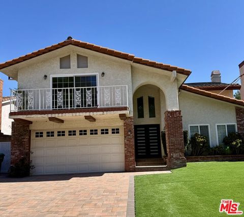 Photo of 27917 Via Amistosa, Agoura Hills, CA 91301 (MLS # 26840863)